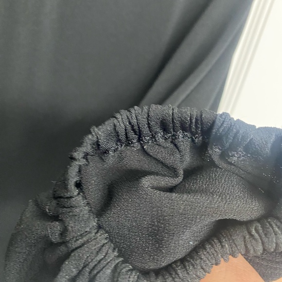 🎁Banana Republic Black Blouse - Picture 4 of 6